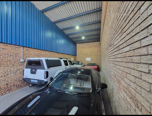 60M² WAREHOUSE TO LET IN TULISA PARK